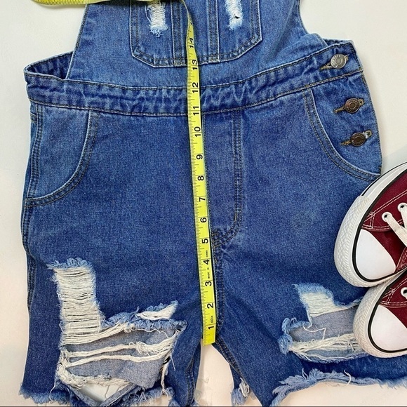 Rockn Rev Jean Overall distressed shorts size 2 - Picture 10 of 13